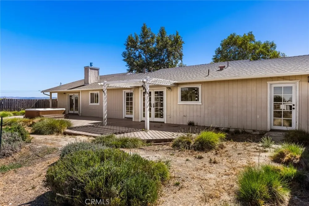 5955 Whispering Oaks Way Paso Robles, CA 93446
