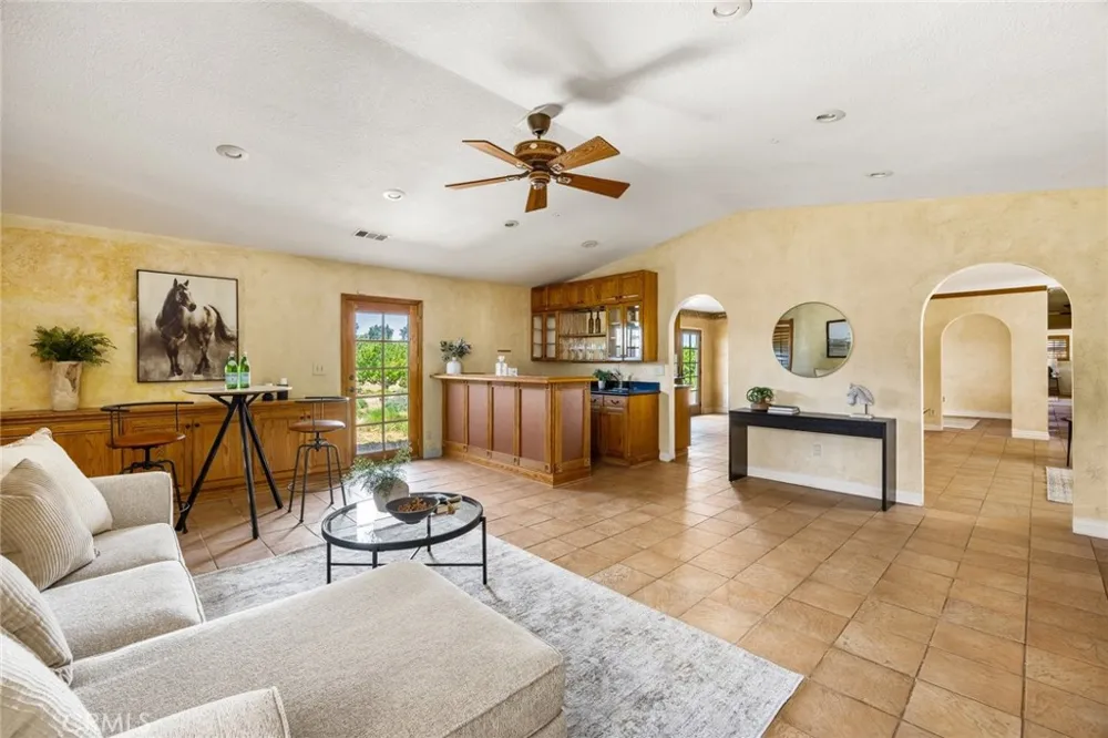 5955 Whispering Oaks Way Paso Robles, CA 93446