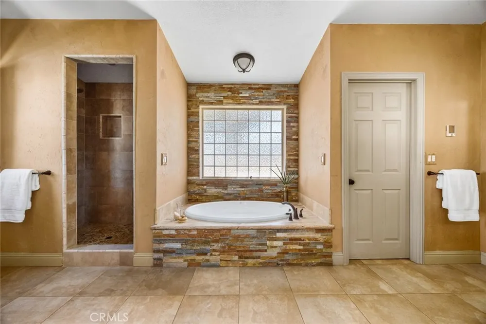 5955 Whispering Oaks Way Paso Robles, CA 93446