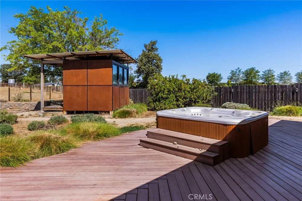 5955 Whispering Oaks Way Paso Robles, CA 93446