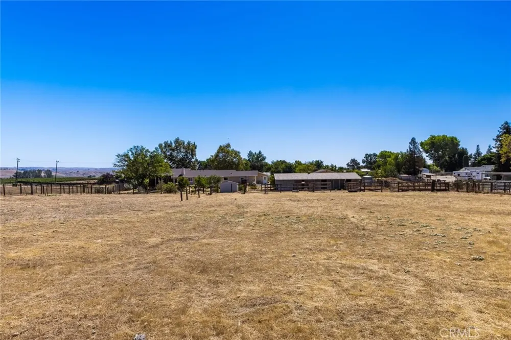 5955 Whispering Oaks Way Paso Robles, CA 93446