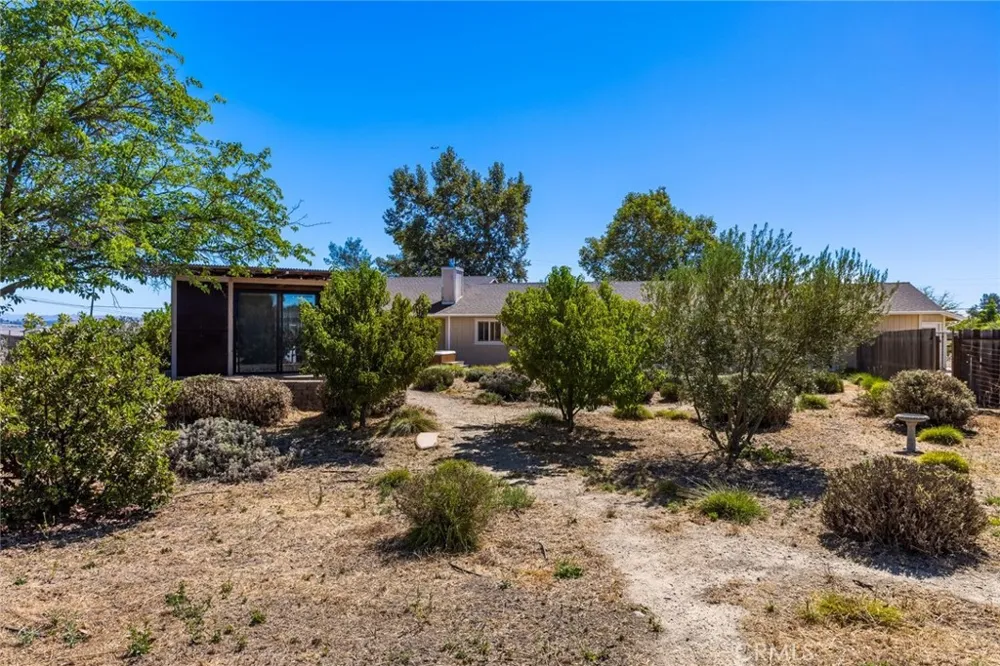 5955 Whispering Oaks Way Paso Robles, CA 93446