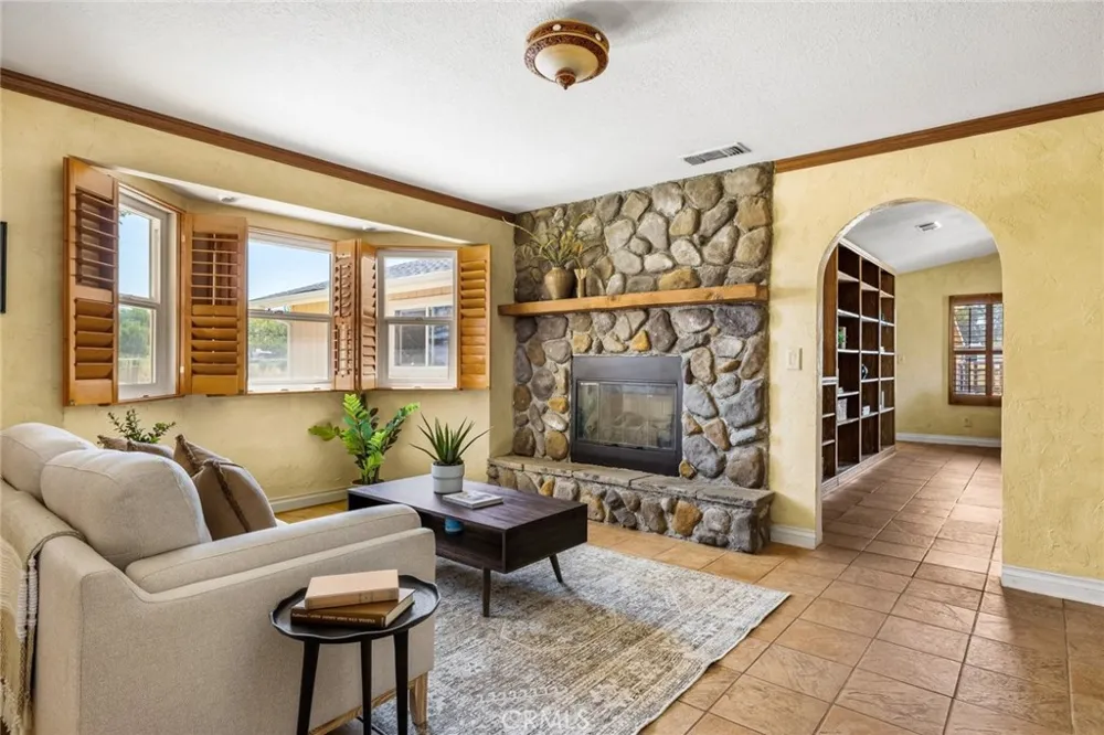 5955 Whispering Oaks Way Paso Robles, CA 93446