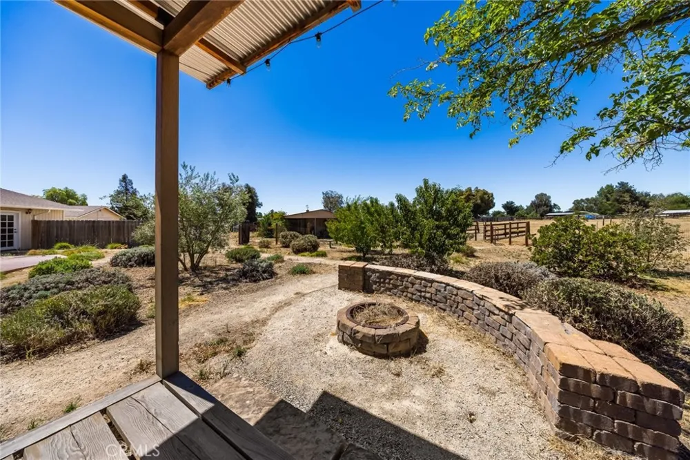 5955 Whispering Oaks Way Paso Robles, CA 93446