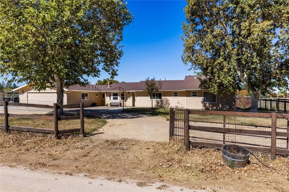 5955 Whispering Oaks Way Paso Robles, CA 93446