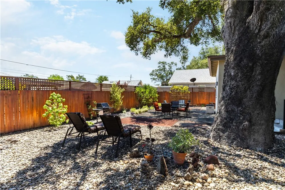 240 Oak Paso Robles, CA 93446