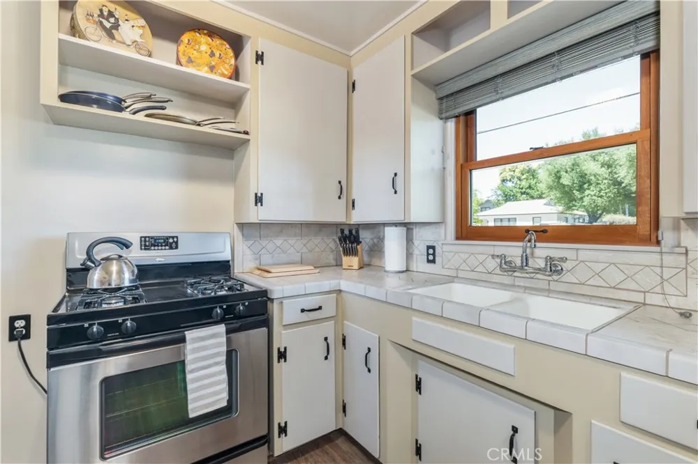 240 Oak Paso Robles, CA 93446