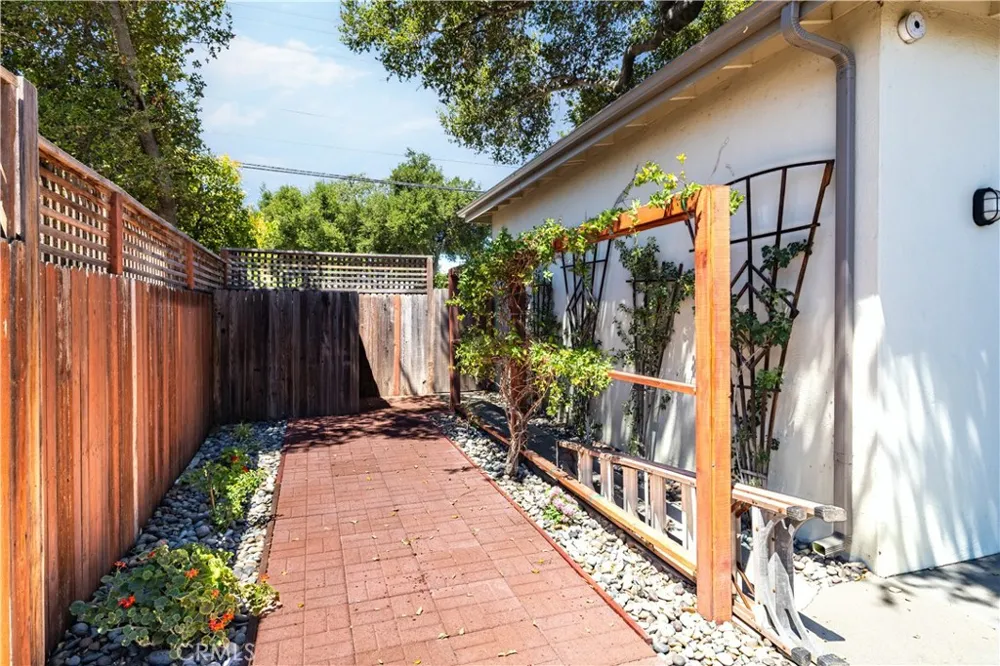 240 Oak Paso Robles, CA 93446