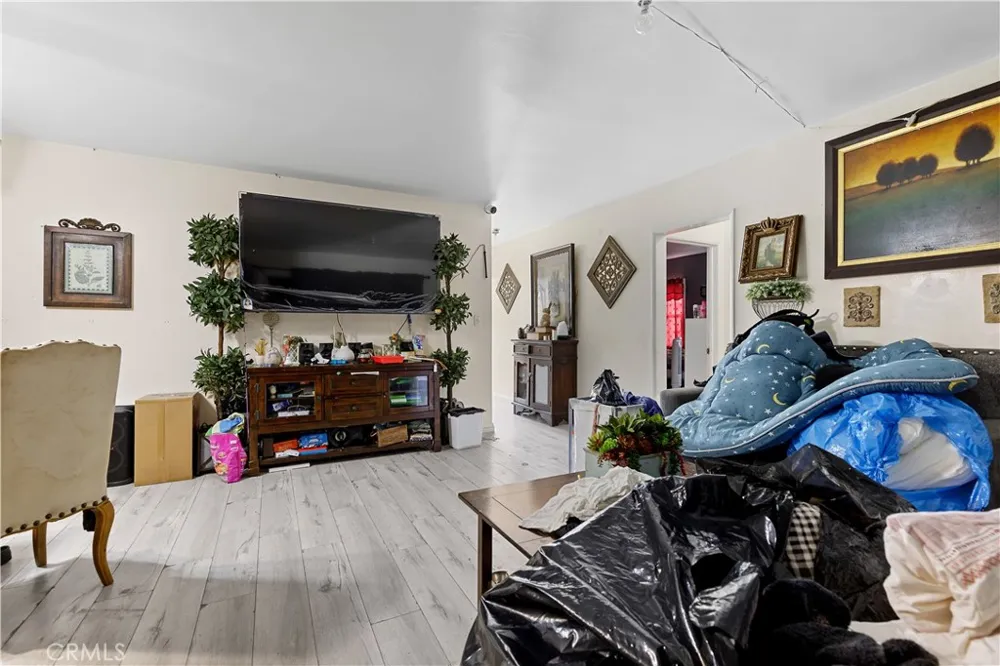 2005 W 11th Santa Ana, CA 92703