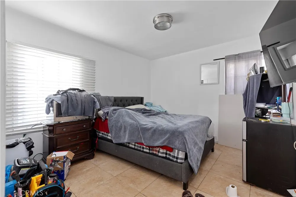 2005 W 11th Santa Ana, CA 92703