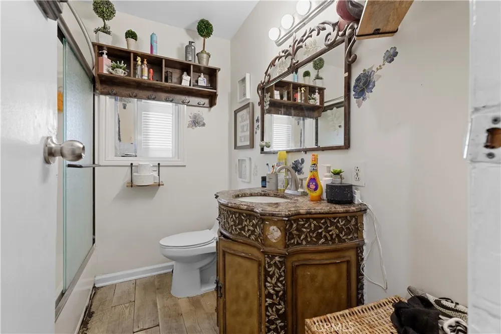 2005 W 11th Santa Ana, CA 92703