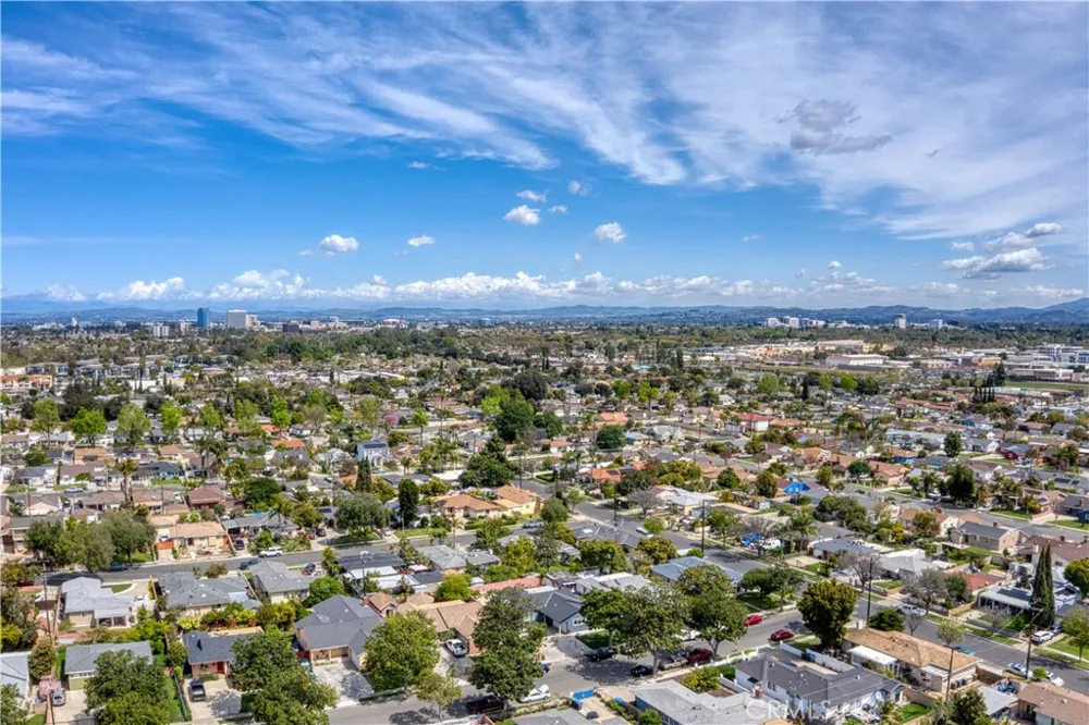 2005 W 11th Santa Ana, CA 92703