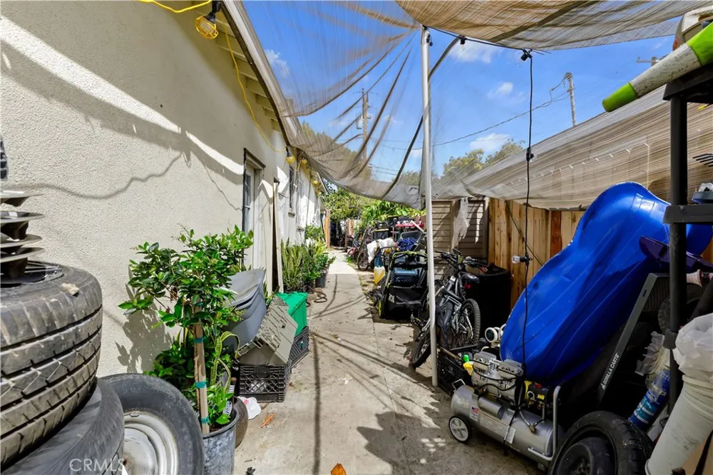 2005 W 11th Santa Ana, CA 92703