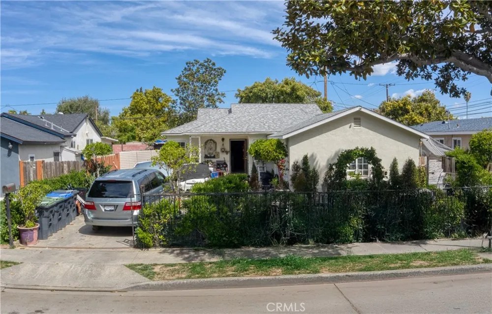 2005 W 11th Santa Ana, CA 92703