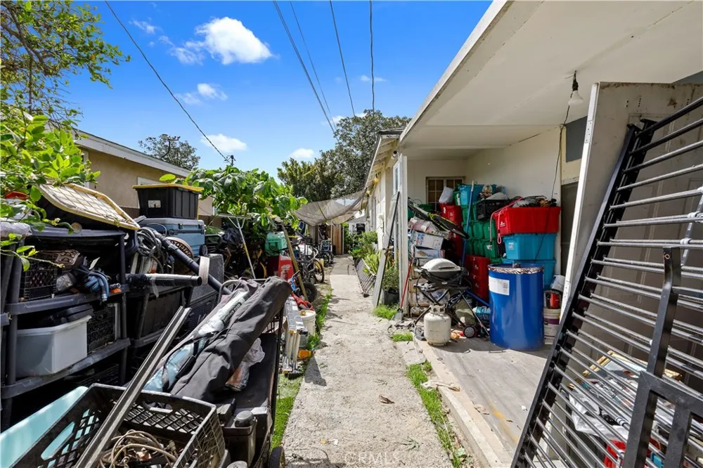 2005 W 11th Santa Ana, CA 92703