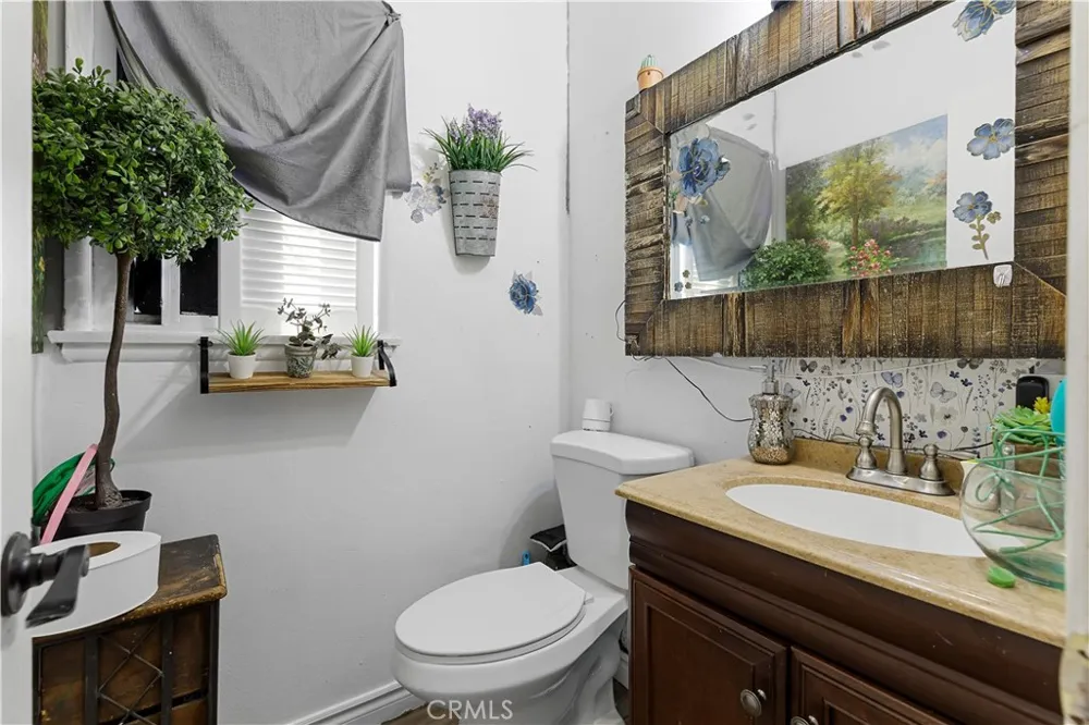 2005 W 11th Santa Ana, CA 92703