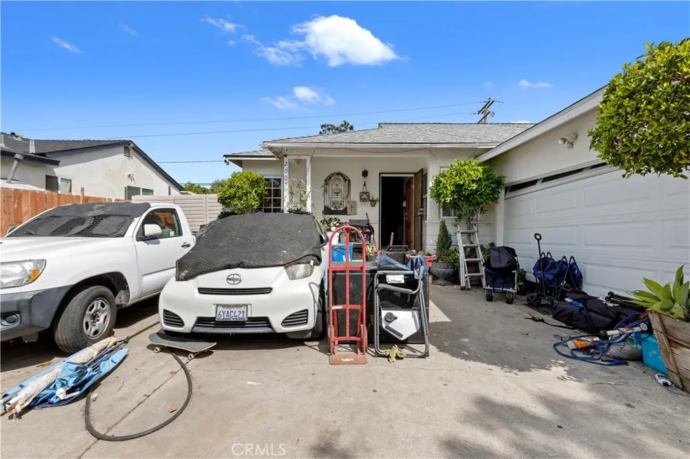 2005 W 11th Santa Ana, CA 92703