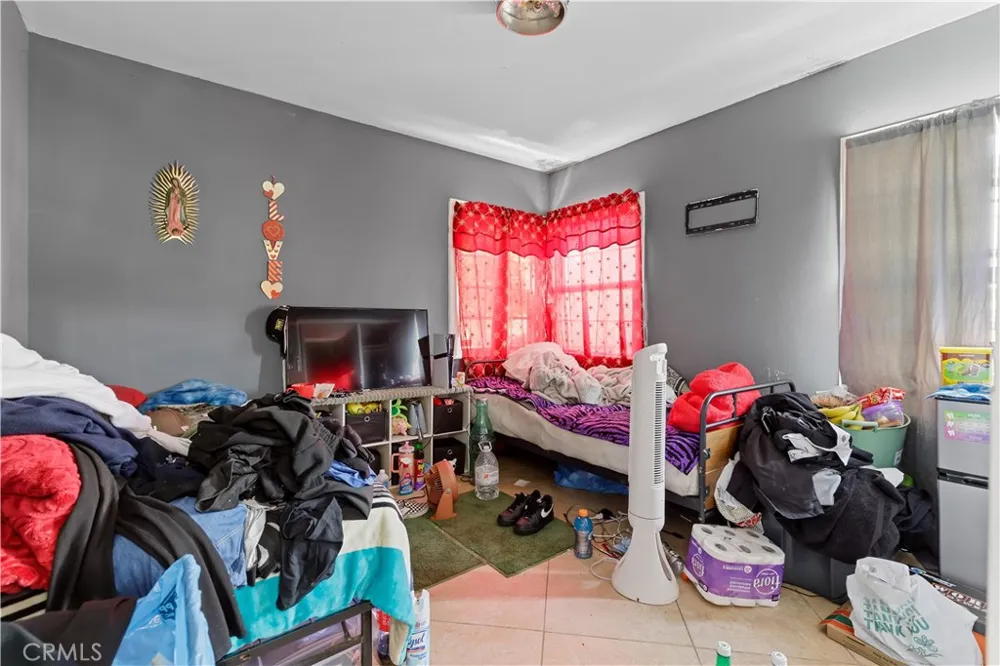 2005 W 11th Santa Ana, CA 92703