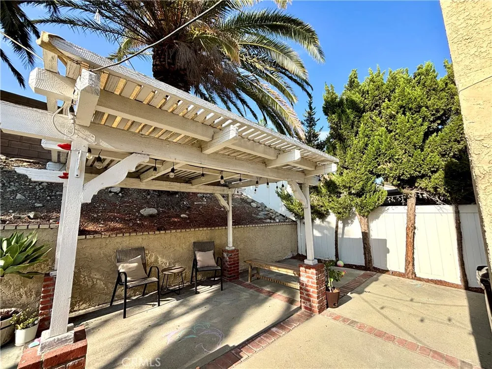 2522 W Calle Vista Drive Rialto, CA 92377