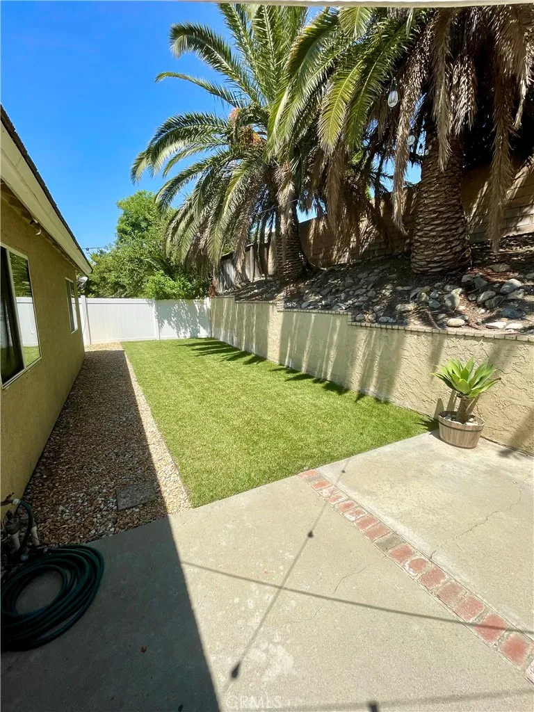 2522 W Calle Vista Drive Rialto, CA 92377