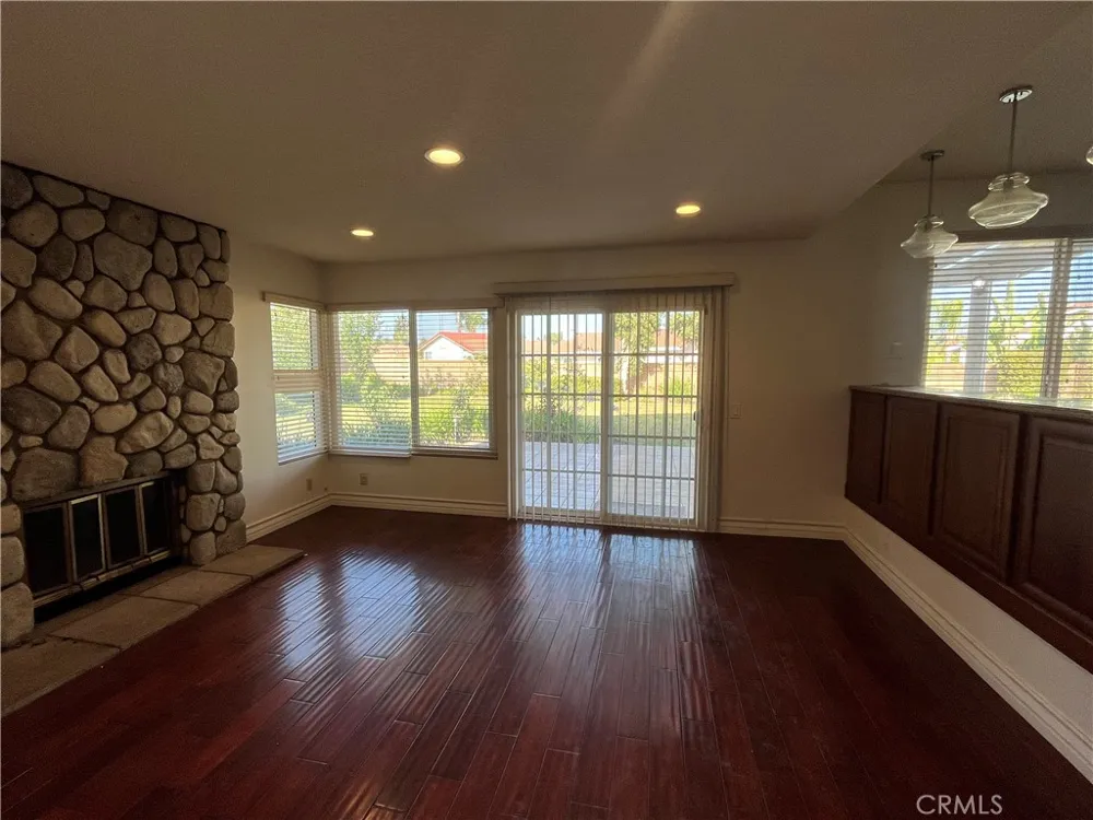 926 S Essex San Dimas, CA 91773