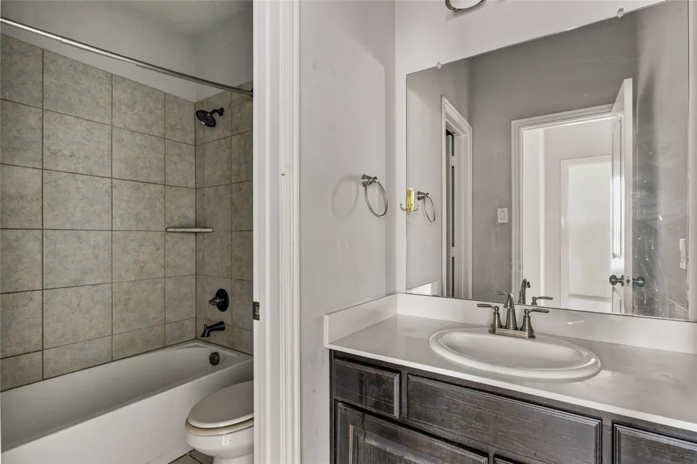 105 Finlee Lane Red Oak, TX 75154