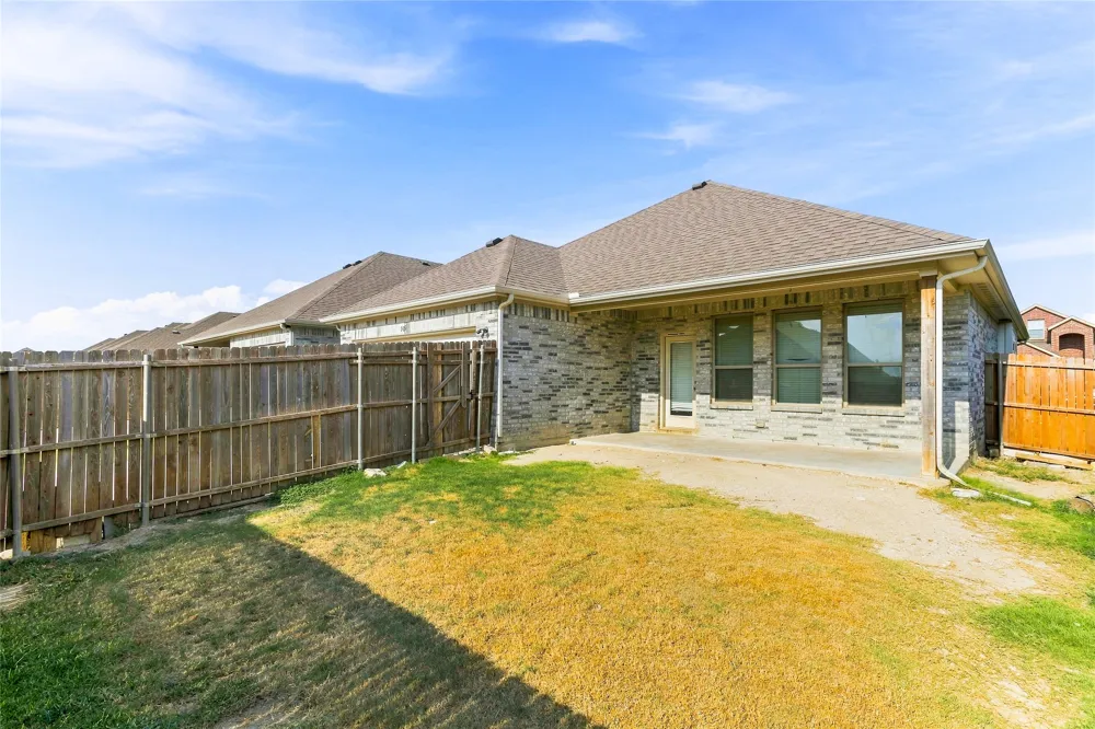 105 Finlee Lane Red Oak, TX 75154