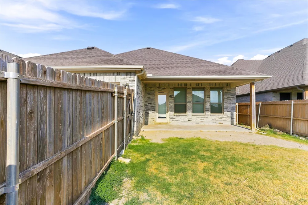 105 Finlee Lane Red Oak, TX 75154