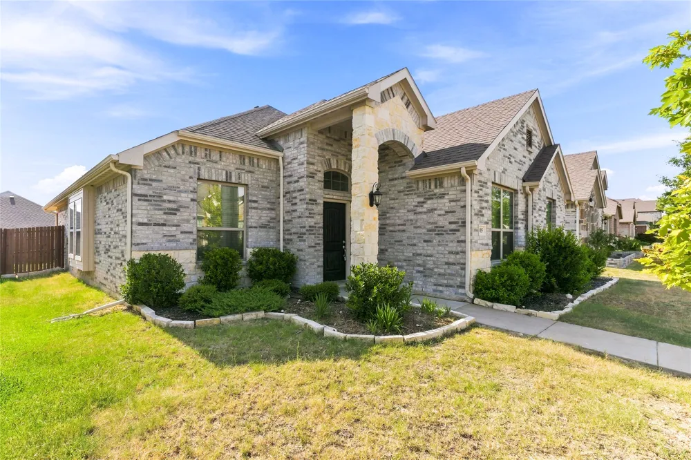 105 Finlee Lane Red Oak, TX 75154
