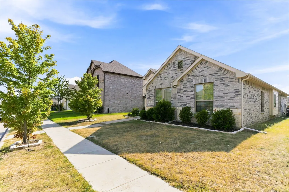 105 Finlee Lane Red Oak, TX 75154