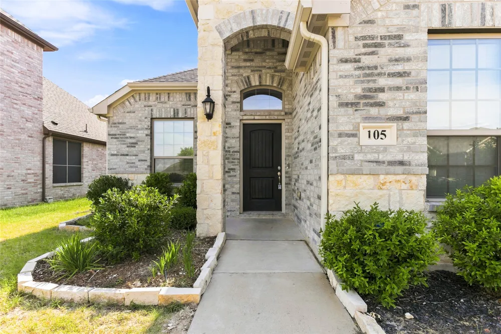 105 Finlee Lane Red Oak, TX 75154