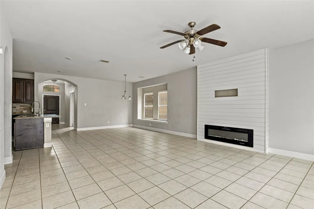 105 Finlee Lane Red Oak, TX 75154