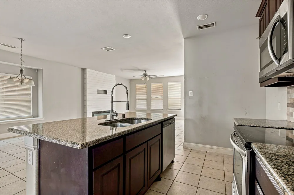 105 Finlee Lane Red Oak, TX 75154