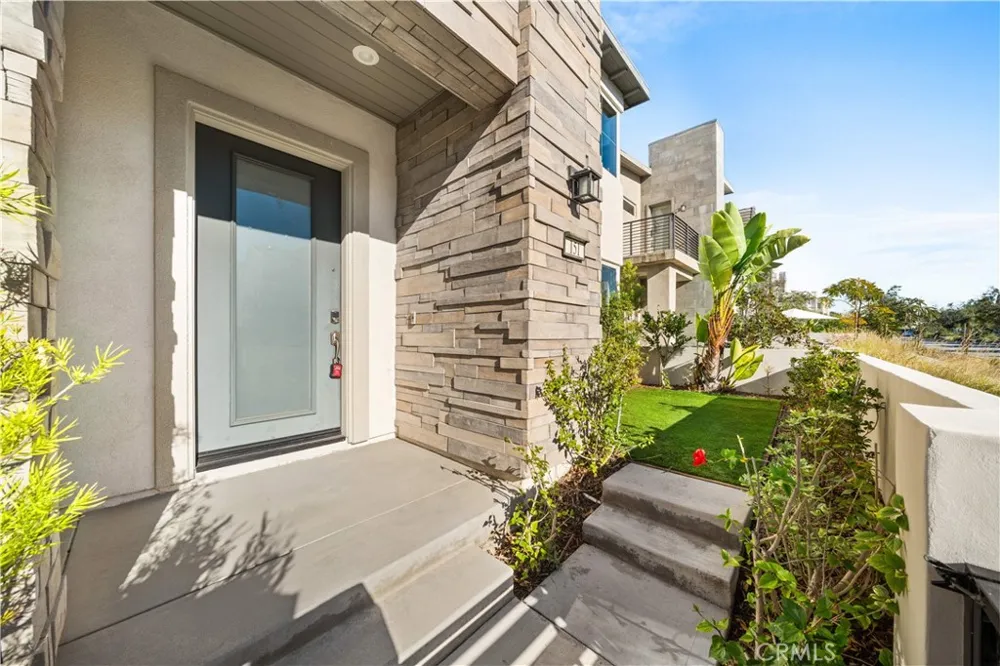 151 Scale Irvine, CA 92618
