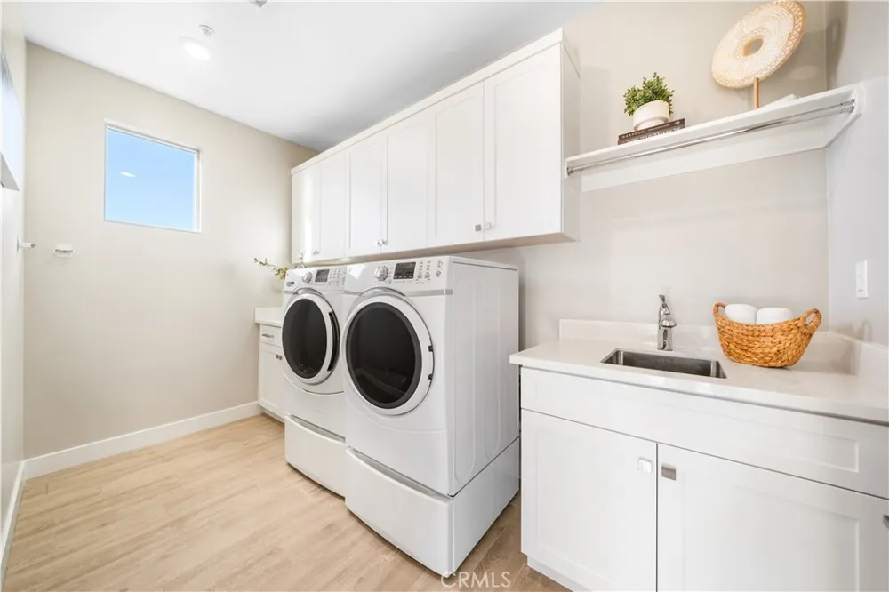 151 Scale Irvine, CA 92618