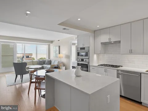925 FAIRFAX STREET #704