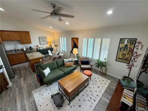 1637 E 5th Street #302