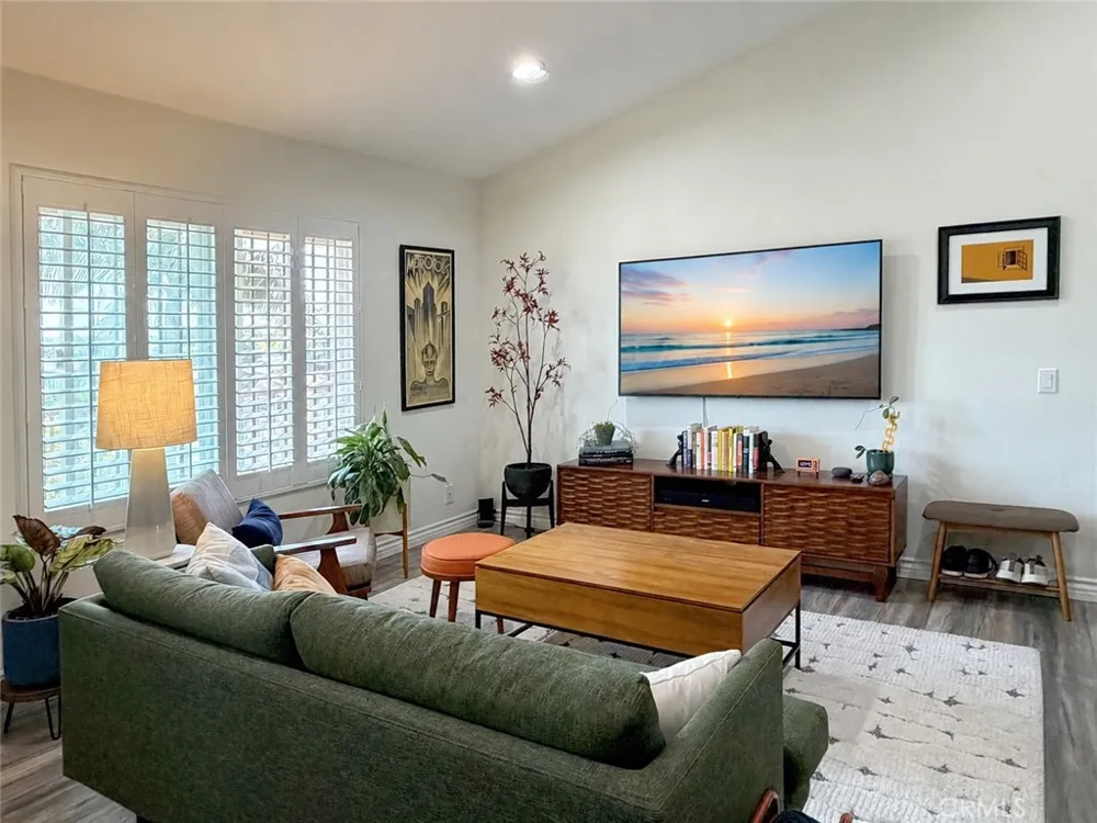 1637 E 5th Street #302 Long Beach, CA 90802