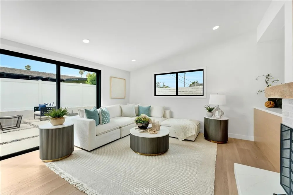 3064 Gibraltar Costa Mesa, CA 92626