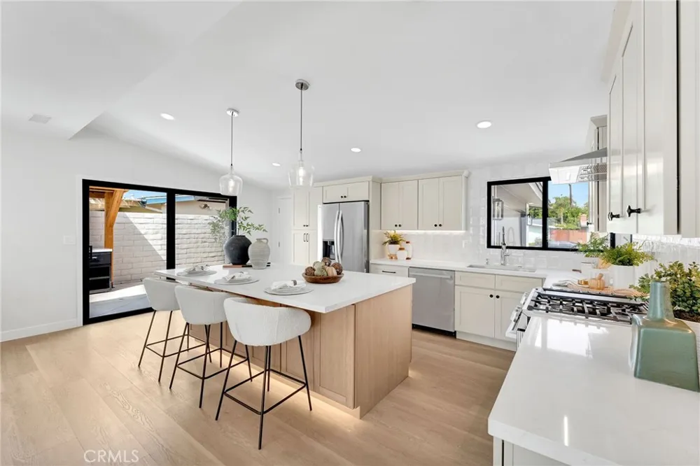 3064 Gibraltar Costa Mesa, CA 92626
