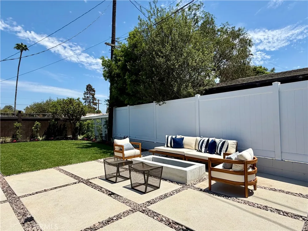 3064 Gibraltar Costa Mesa, CA 92626
