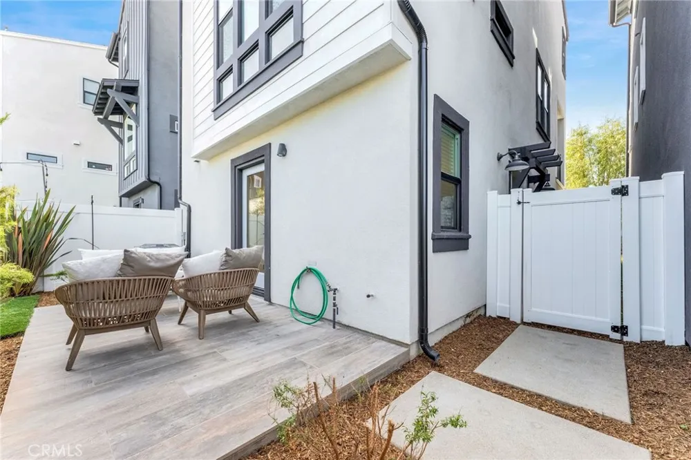 520 Caleigh Costa Mesa, CA 92627
