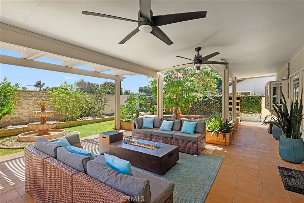 21052 Amberwick Lane Huntington Beach, CA 92646