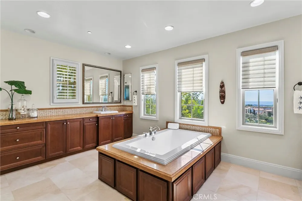17 Calle Viviana San Clemente, CA 92673