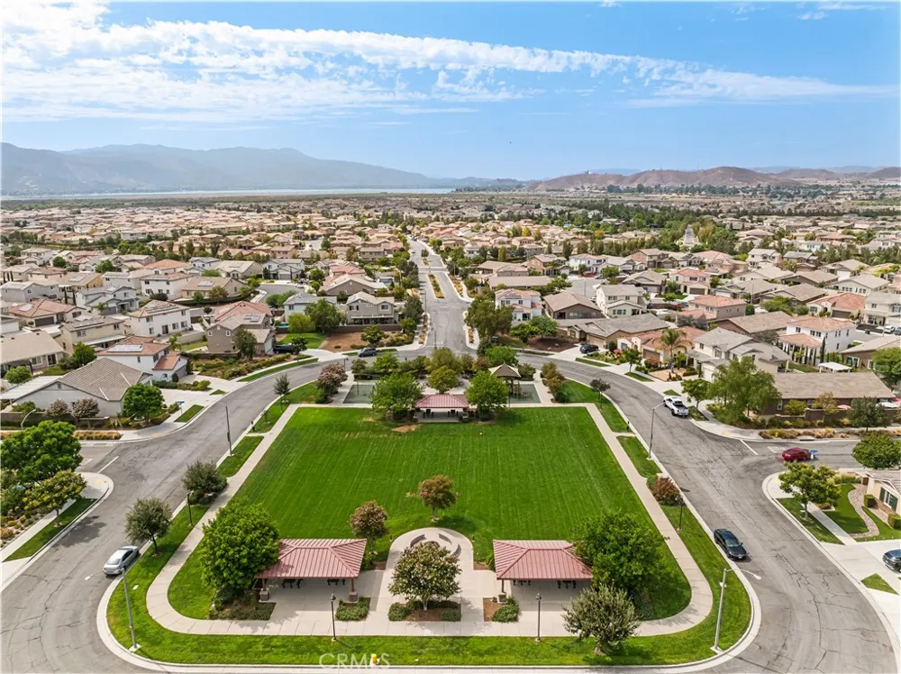 29338 Sword Fern Lake Elsinore, CA 92530