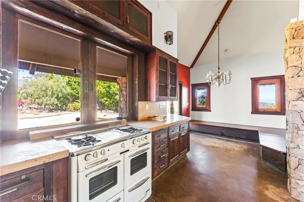 10936 Pacific View Malibu, CA 90265