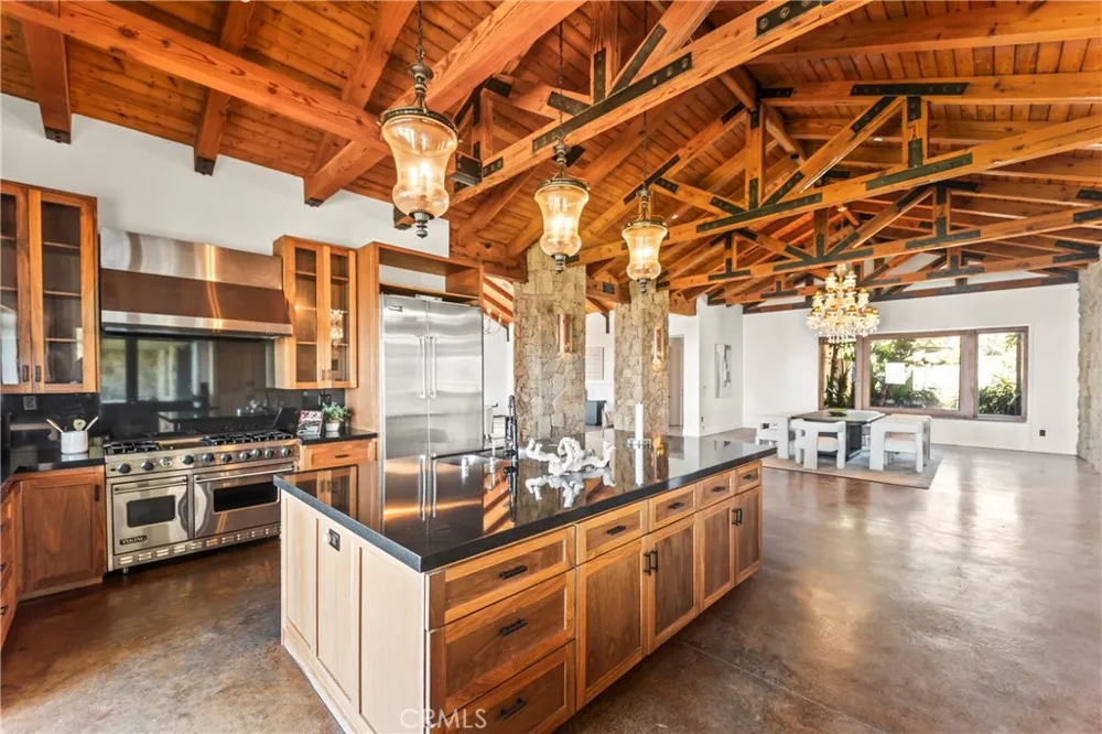 10936 Pacific View Malibu, CA 90265