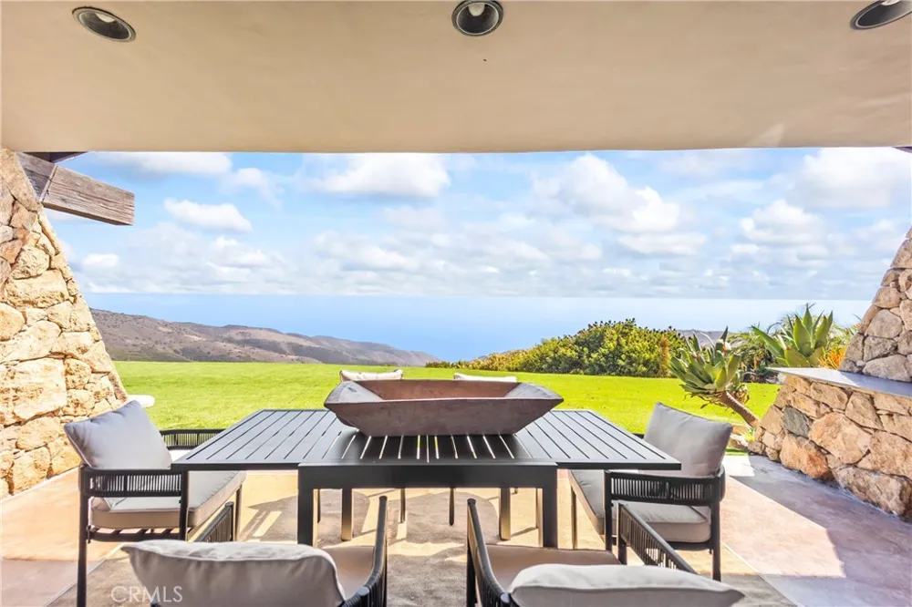 10936 Pacific View Malibu, CA 90265