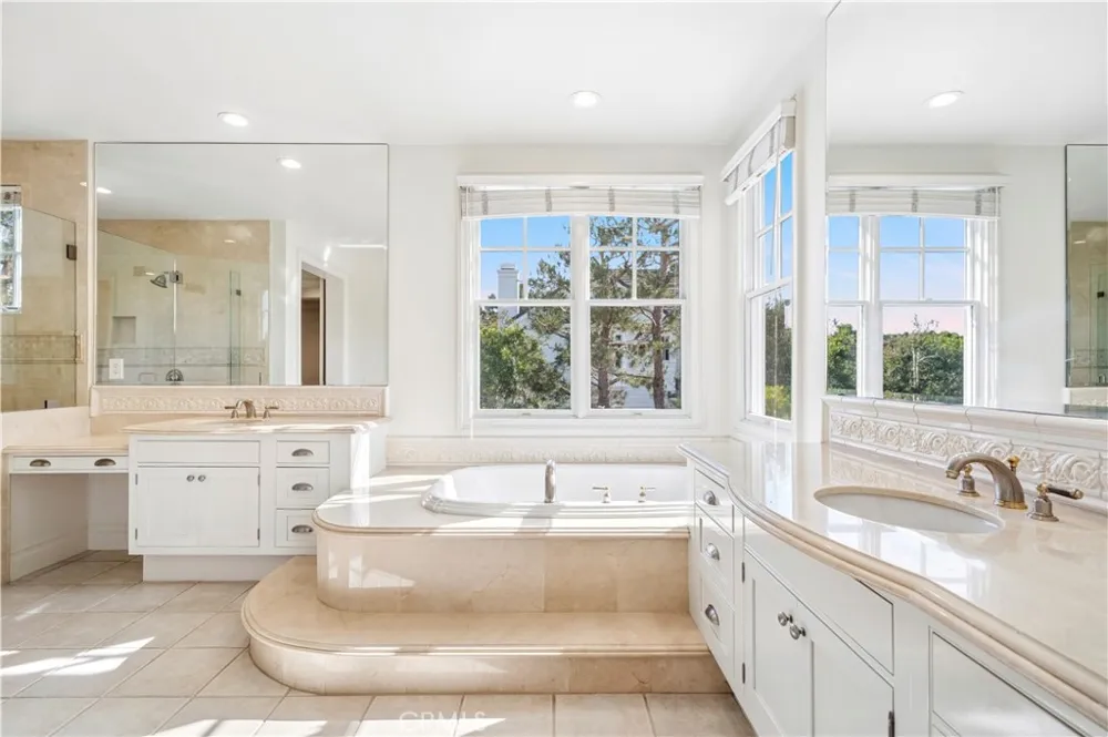 15 Jupiter Hills Drive Newport Beach, CA 92660
