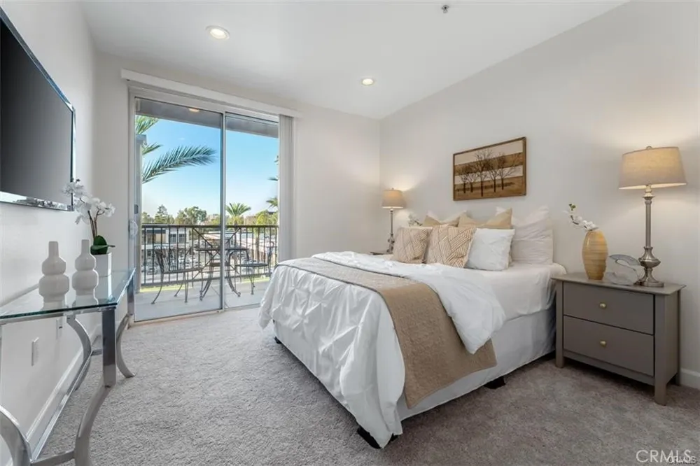 1434 Scholarship Irvine, CA 92612